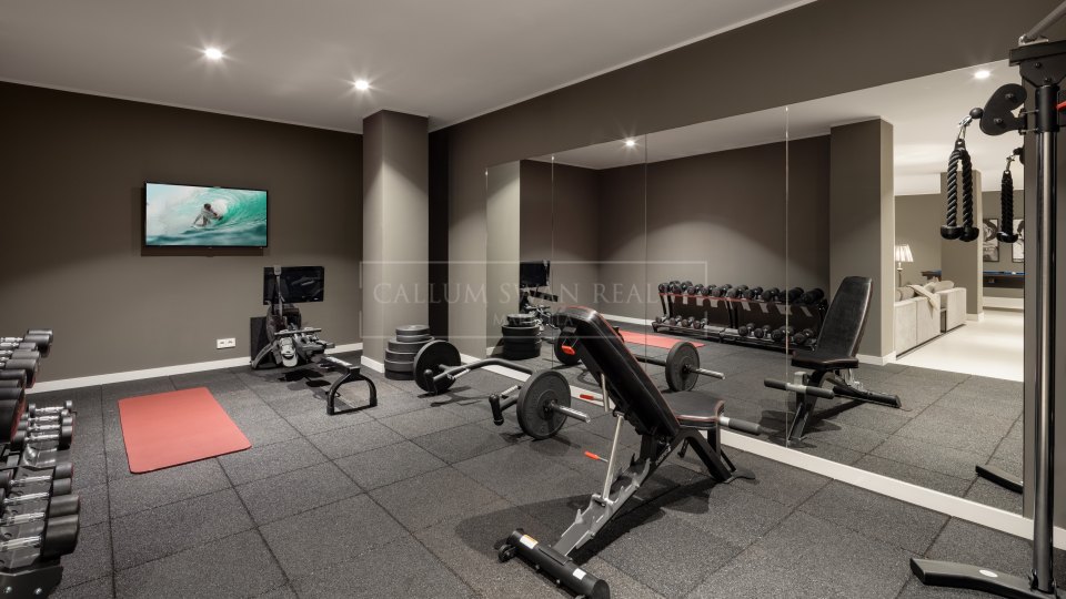 Nueva Andalucia, Villa Cinq Chambres dans la Vallée de Golf avec Vue sur la Mer à Nueva Andalucía
