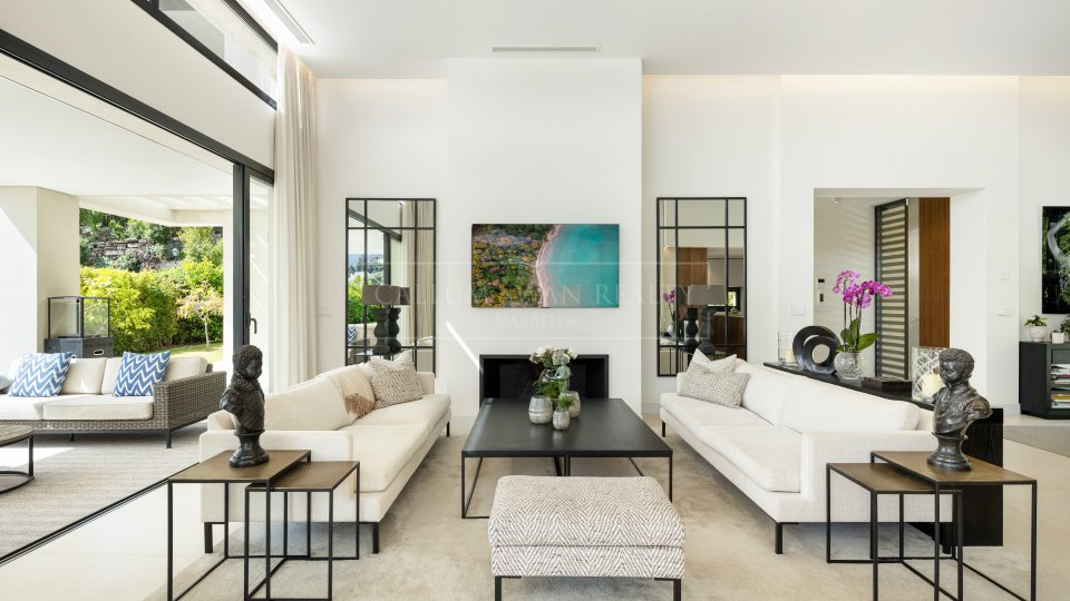 Nueva Andalucia, Villa Cinq Chambres dans la Vallée de Golf avec Vue sur la Mer à Nueva Andalucía