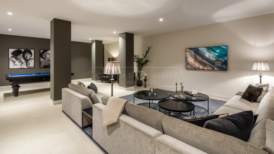 Nueva Andalucia, Villa Cinq Chambres dans la Vallée de Golf avec Vue sur la Mer à Nueva Andalucía