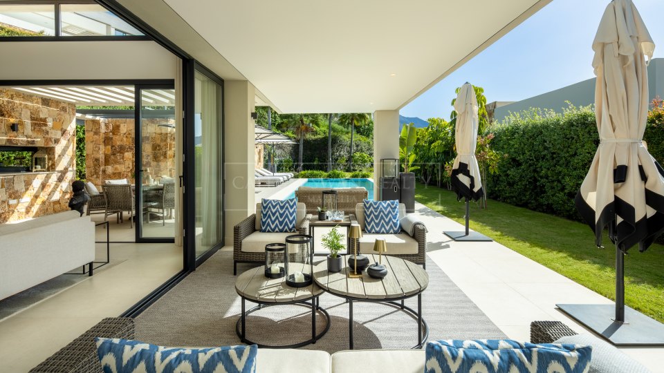 Nueva Andalucia, Villa Cinq Chambres dans la Vallée de Golf avec Vue sur la Mer à Nueva Andalucía