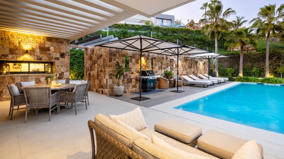 Nueva Andalucia, Villa Cinq Chambres dans la Vallée de Golf avec Vue sur la Mer à Nueva Andalucía