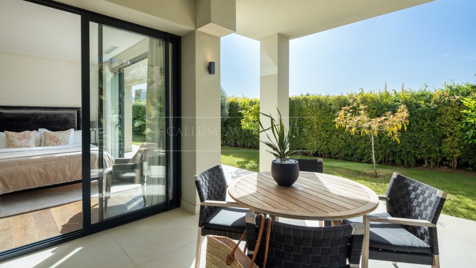 Nueva Andalucia, Villa Cinq Chambres dans la Vallée de Golf avec Vue sur la Mer à Nueva Andalucía