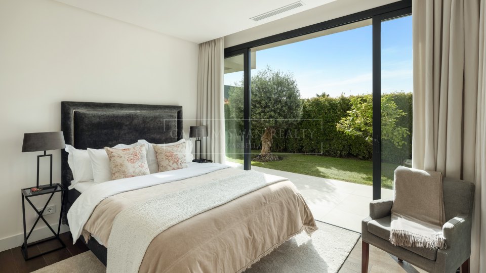 Nueva Andalucia, Villa Cinq Chambres dans la Vallée de Golf avec Vue sur la Mer à Nueva Andalucía