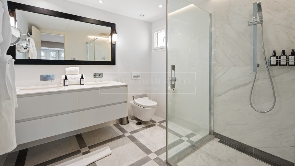Marbella Golden Mile, Appartement raffiné de trois chambres à coucher à Marina Puente Romano, Marbella Golden Mile