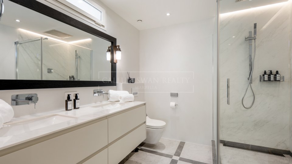 Marbella Golden Mile, Appartement raffiné de trois chambres à coucher à Marina Puente Romano, Marbella Golden Mile