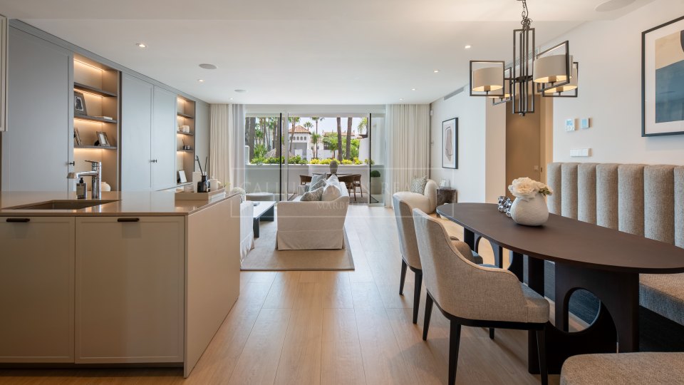 Marbella Golden Mile, Appartement raffiné de trois chambres à coucher à Marina Puente Romano, Marbella Golden Mile