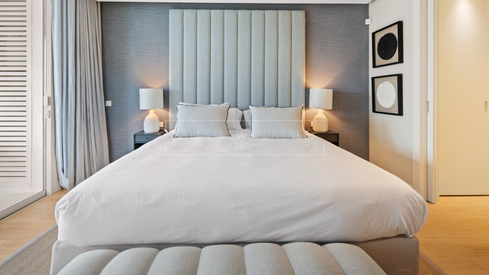 Marbella Golden Mile, Appartement raffiné de trois chambres à coucher à Marina Puente Romano, Marbella Golden Mile