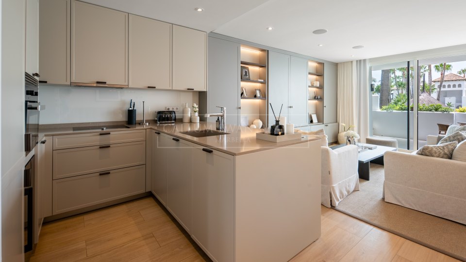 Marbella Golden Mile, Appartement raffiné de trois chambres à coucher à Marina Puente Romano, Marbella Golden Mile