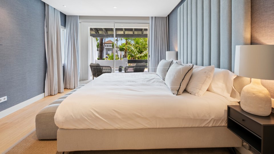 Marbella Golden Mile, Appartement raffiné de trois chambres à coucher à Marina Puente Romano, Marbella Golden Mile