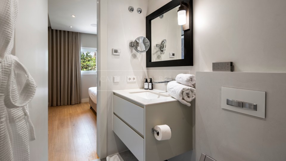 Marbella Golden Mile, Appartement raffiné de trois chambres à coucher à Marina Puente Romano, Marbella Golden Mile