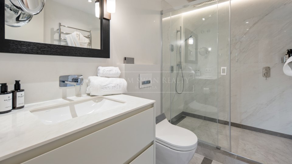 Marbella Golden Mile, Appartement raffiné de trois chambres à coucher à Marina Puente Romano, Marbella Golden Mile