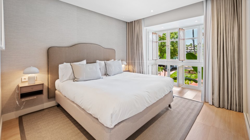 Marbella Golden Mile, Appartement raffiné de trois chambres à coucher à Marina Puente Romano, Marbella Golden Mile