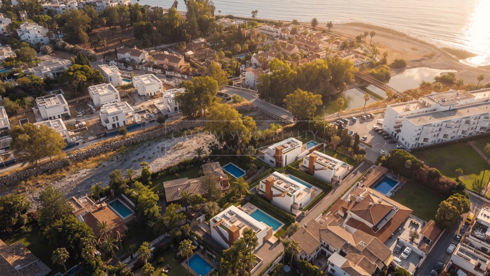 San Pedro de Alcantara, Villa de cuatro dormitorios diseñada por arquitecto a pocos pasos de la playa en Cortijo Blanco, San Pedro de Alcántara