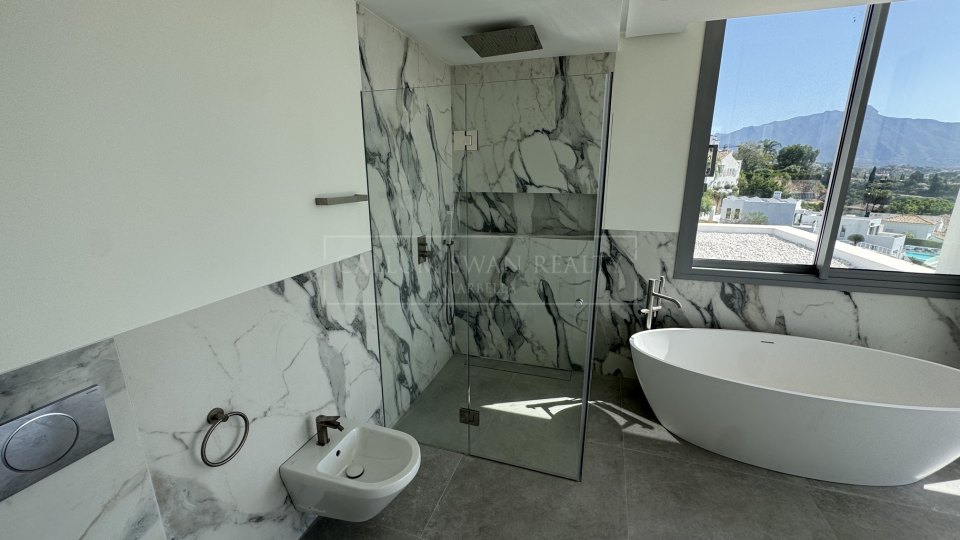 Benahavis, Villa contemporánea de nueva construcción en Puerto del Capitán, Benahavís