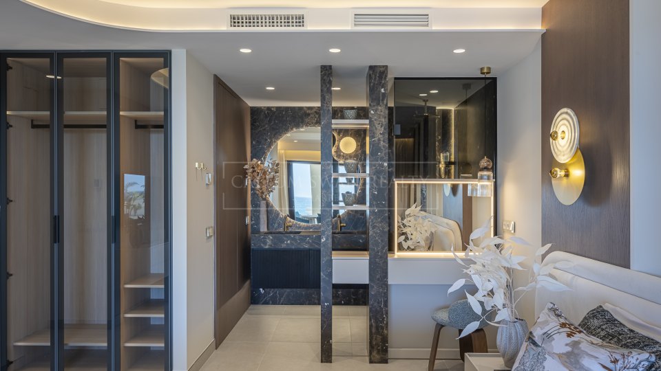 Estepona, Appartement en bord de mer rénové à vendre à Velaya, Nouvelle Mille d'Or