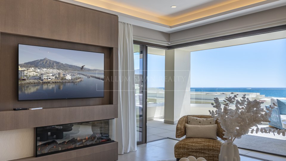 Estepona, Appartement en bord de mer rénové à vendre à Velaya, Nouvelle Mille d'Or