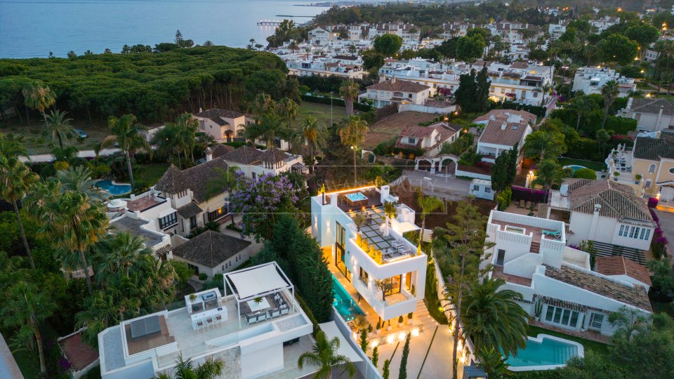 Marbella Golden Mile, Villa moderne en bord de mer de cinq chambres à Casablanca, Marbella Golden Mile