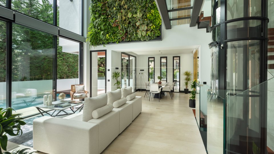 Marbella Golden Mile, Villa moderne en bord de mer de cinq chambres à Casablanca, Marbella Golden Mile