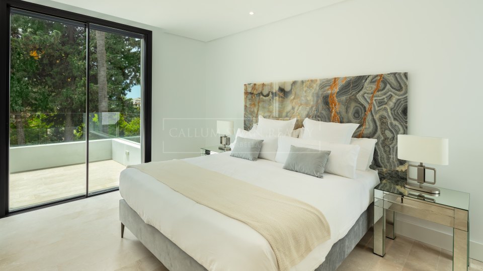 Marbella Golden Mile, Villa moderne en bord de mer de cinq chambres à Casablanca, Marbella Golden Mile