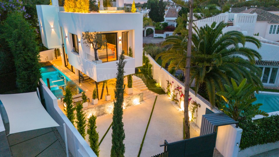 Marbella Golden Mile, Villa moderne en bord de mer de cinq chambres à Casablanca, Marbella Golden Mile