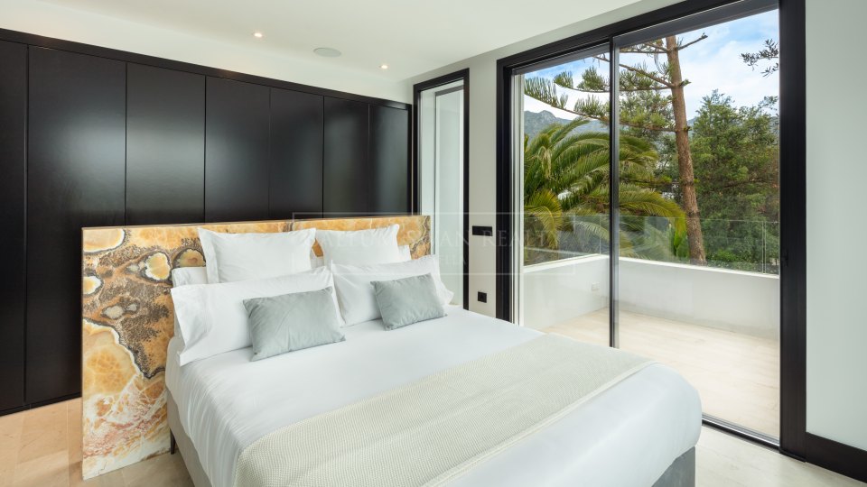 Marbella Golden Mile, Villa moderne en bord de mer de cinq chambres à Casablanca, Marbella Golden Mile