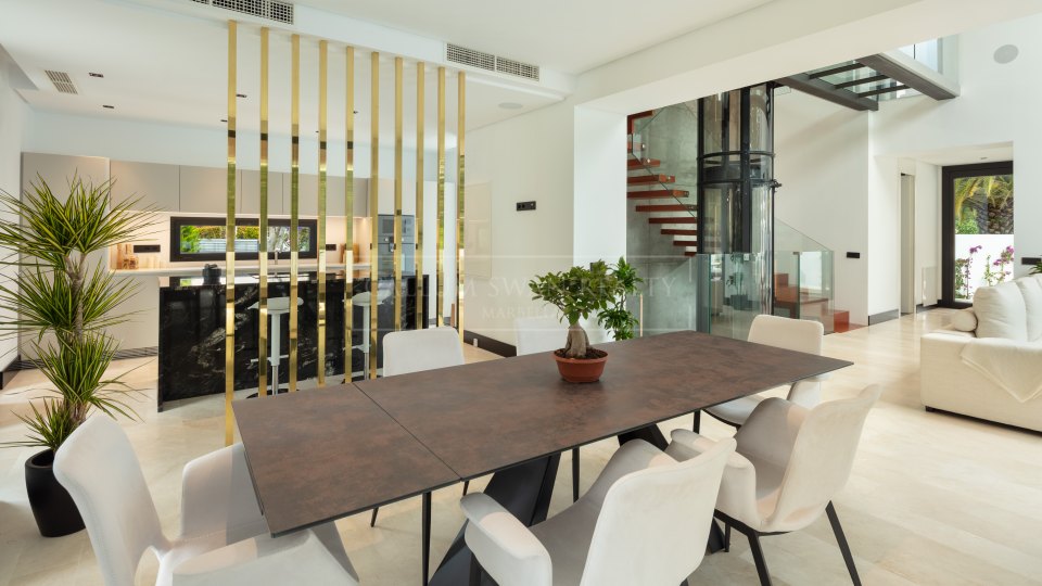 Marbella Golden Mile, Villa moderne en bord de mer de cinq chambres à Casablanca, Marbella Golden Mile