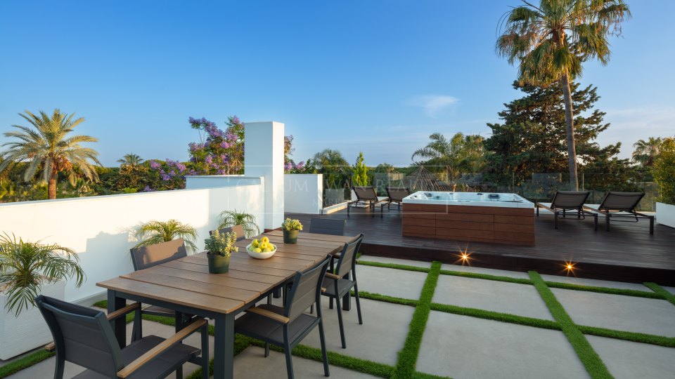 Marbella Golden Mile, Villa moderne en bord de mer de cinq chambres à Casablanca, Marbella Golden Mile