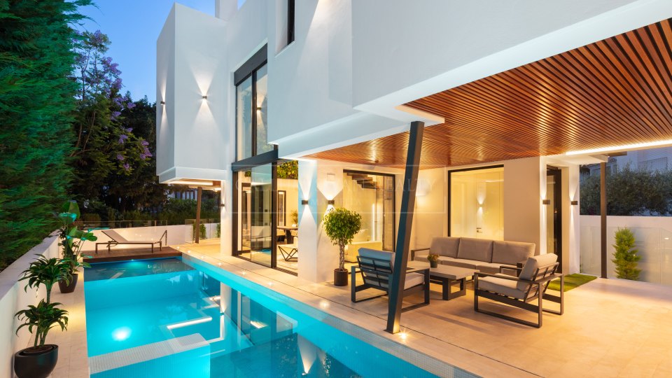 Marbella Golden Mile, Villa moderne en bord de mer de cinq chambres à Casablanca, Marbella Golden Mile