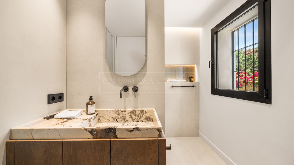 Marbella Golden Mile, Villa mediterránea con piscina y zona de bienestar en Cascada de Camoján, Milla de Oro