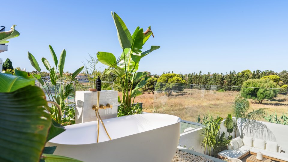 Nueva Andalucia, Renovated Three-Bedroom Townhouse in Nueva Andalucía, Marbella