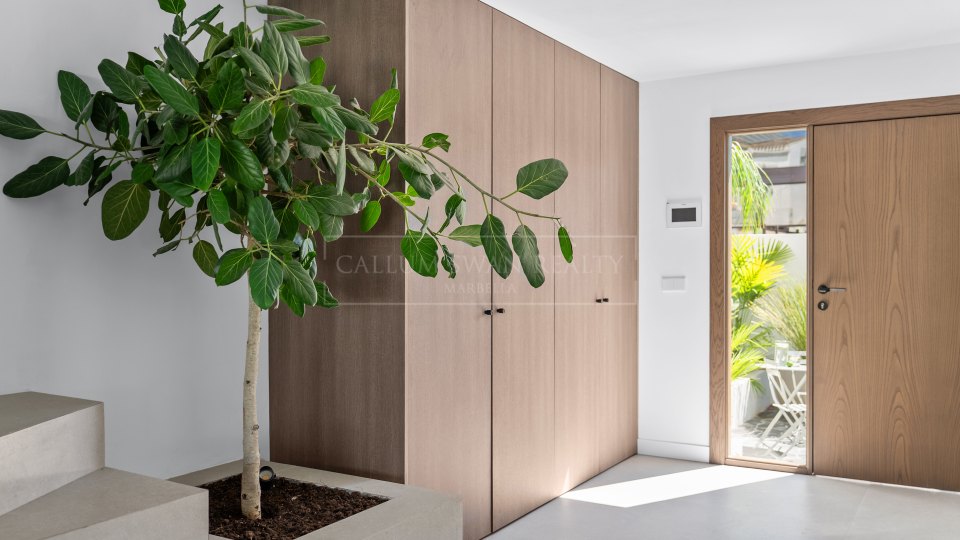 Nueva Andalucia, Renovated Three-Bedroom Townhouse in Nueva Andalucía, Marbella