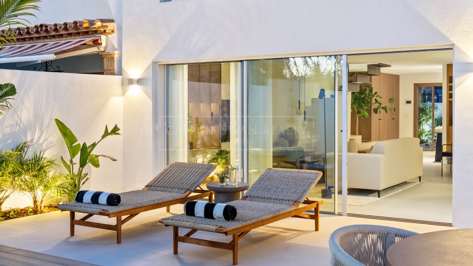 Nueva Andalucia, Renovated Three-Bedroom Townhouse in Nueva Andalucía, Marbella