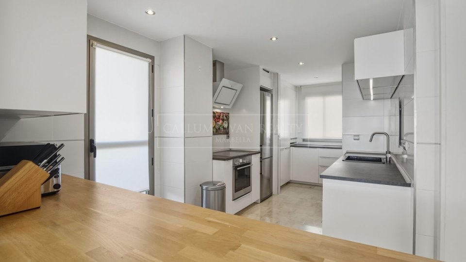 Benahavis, Two-Bedroom Penthouse for Sale with Panoramic Sea Views in Benahavís