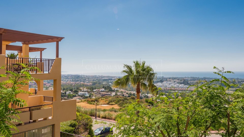 Benahavis, Two-Bedroom Penthouse for Sale with Panoramic Sea Views in Benahavís