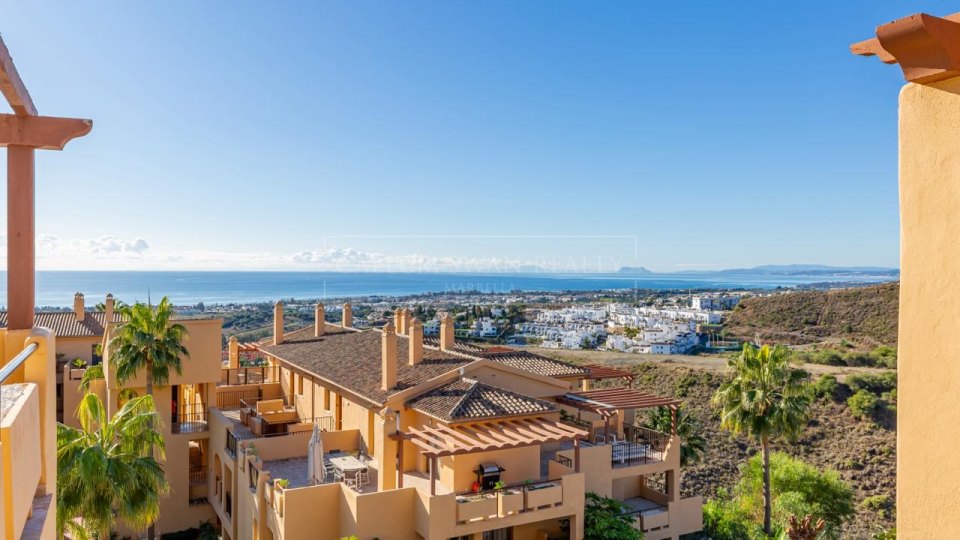 Benahavis, Two-Bedroom Penthouse for Sale with Panoramic Sea Views in Benahavís
