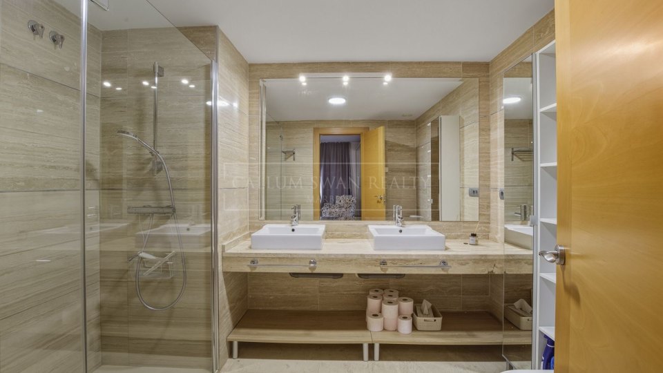 Benahavis, Two-Bedroom Penthouse for Sale with Panoramic Sea Views in Benahavís