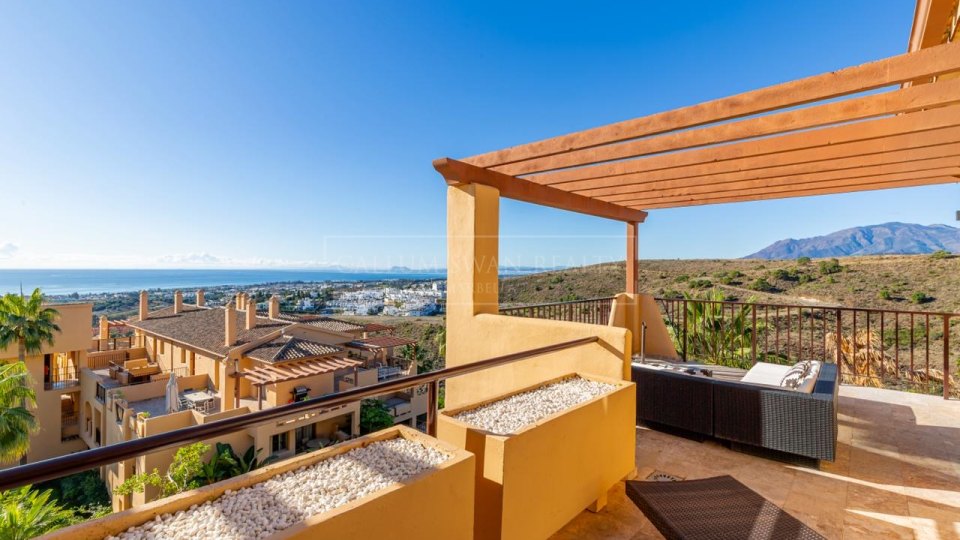 Benahavis, Two-Bedroom Penthouse for Sale with Panoramic Sea Views in Benahavís