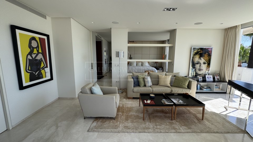 Marbella Golden Mile, Three-Bedroom Duplex Penthouse with sea views in Marina Puente Romano