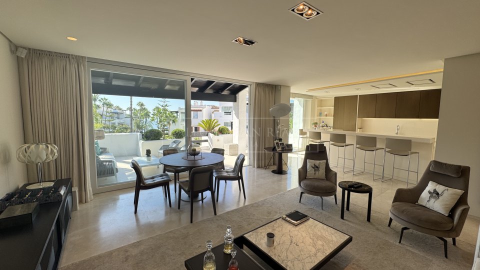 Marbella Golden Mile, Three-Bedroom Duplex Penthouse with sea views in Marina Puente Romano