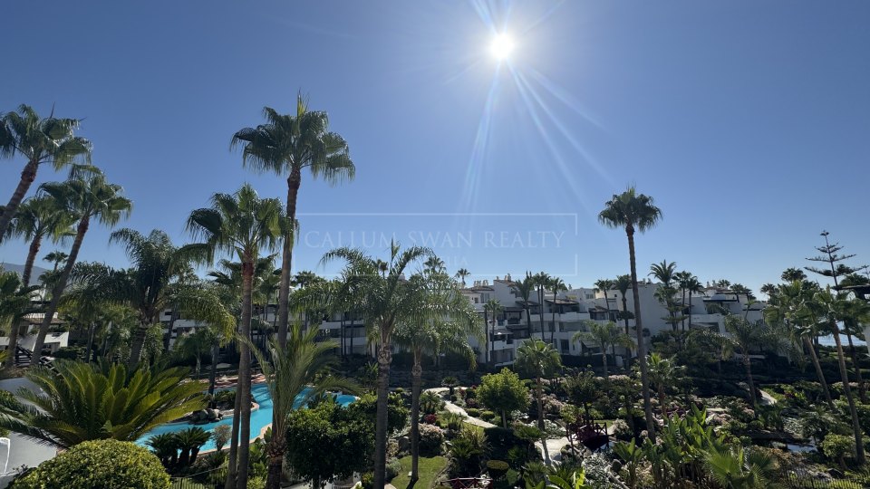Marbella Golden Mile, Three-Bedroom Duplex Penthouse with sea views in Marina Puente Romano
