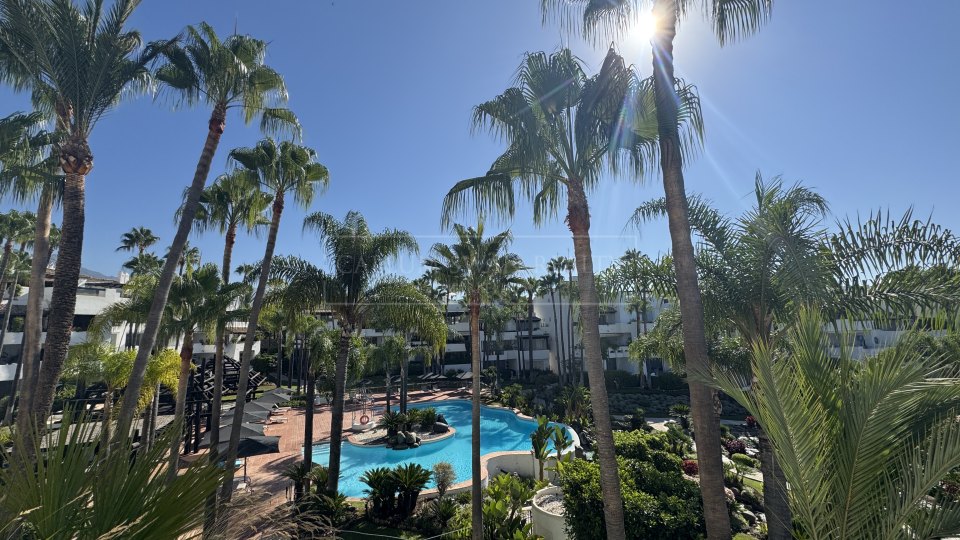 Marbella Golden Mile, Three-Bedroom Duplex Penthouse with sea views in Marina Puente Romano