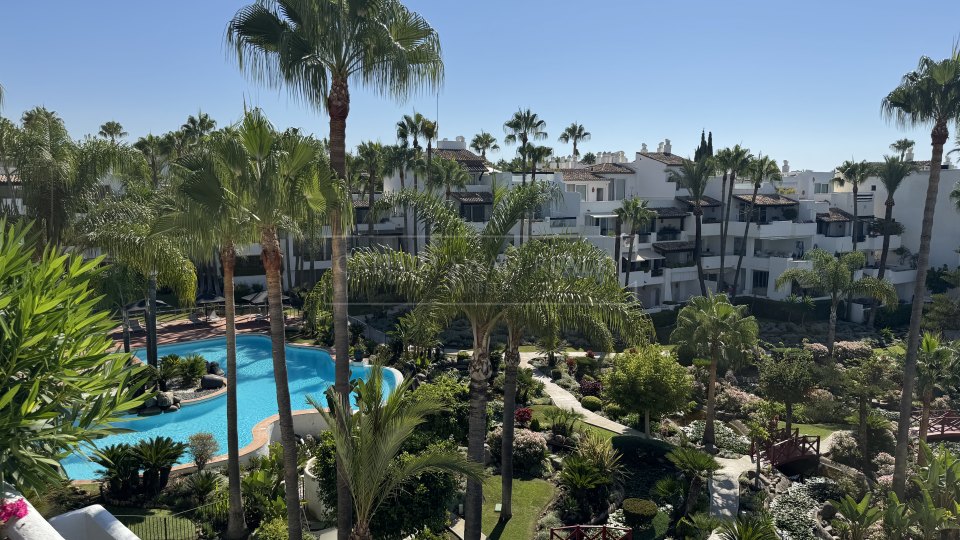 Marbella Golden Mile, Three-Bedroom Duplex Penthouse with sea views in Marina Puente Romano