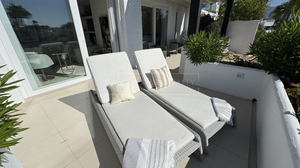Marbella Golden Mile, Three-Bedroom Duplex Penthouse with sea views in Marina Puente Romano