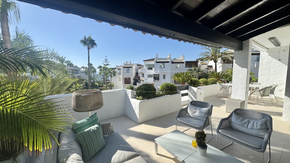 Marbella Golden Mile, Three-Bedroom Duplex Penthouse with sea views in Marina Puente Romano