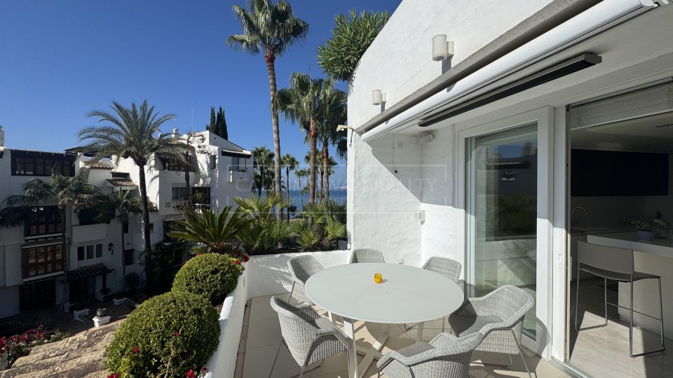 Marbella Golden Mile, Three-Bedroom Duplex Penthouse with sea views in Marina Puente Romano
