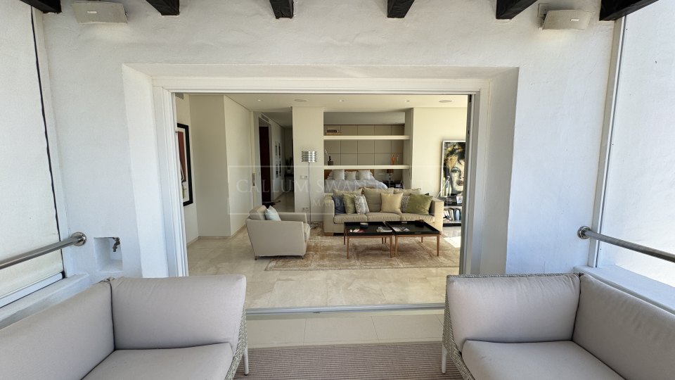 Marbella Golden Mile, Three-Bedroom Duplex Penthouse with sea views in Marina Puente Romano