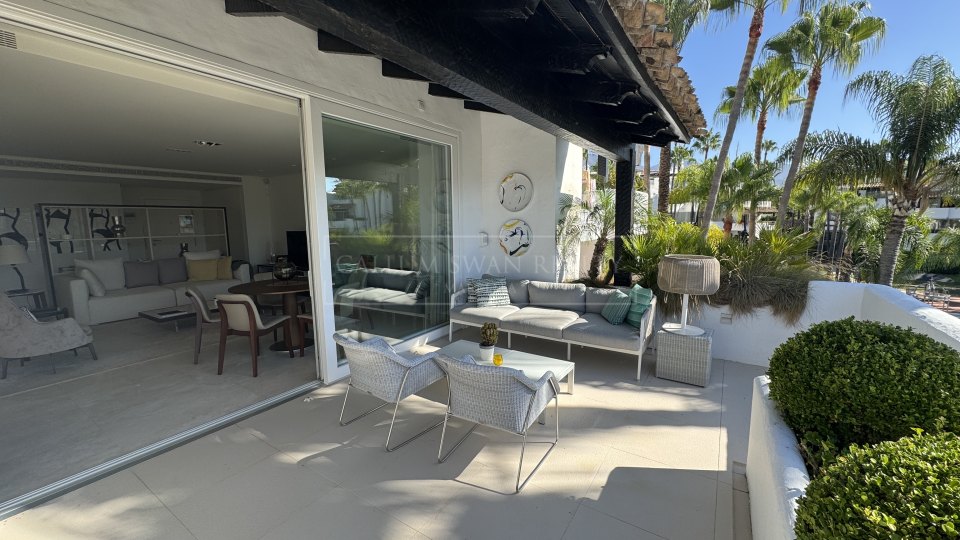 Marbella Golden Mile, Three-Bedroom Duplex Penthouse with sea views in Marina Puente Romano