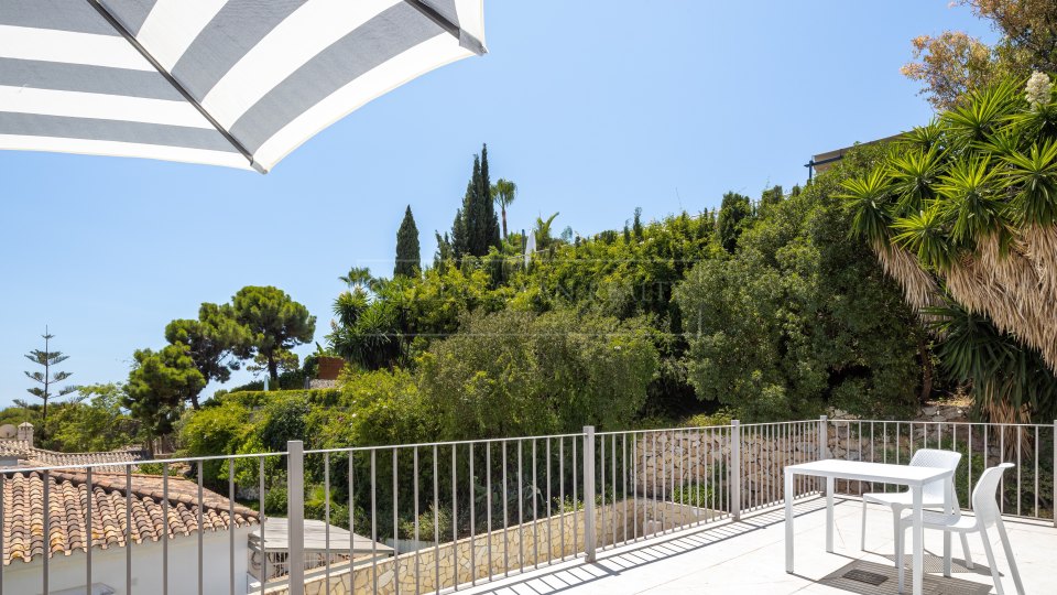 Marbella Golden Mile, Villa mediterránea de cuatro dormitorios en alquiler en Cascada de Camoján, Marbella