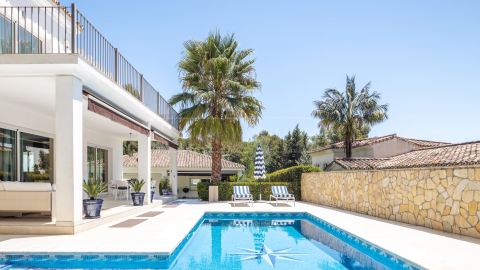 Marbella Golden Mile, Villa mediterránea de cuatro dormitorios en alquiler en Cascada de Camoján, Marbella