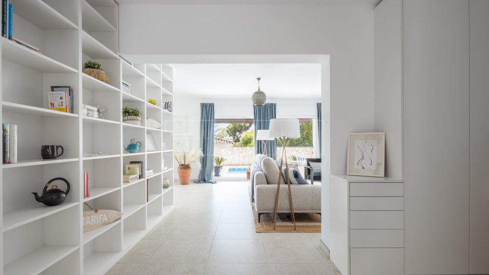 Marbella Golden Mile, Villa mediterránea de cuatro dormitorios en alquiler en Cascada de Camoján, Marbella